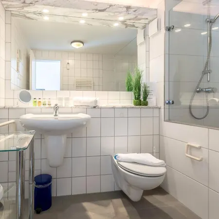 Apartment Seeschloss, App 31, Direkt An Der Strandpromenade, Toplage Binz